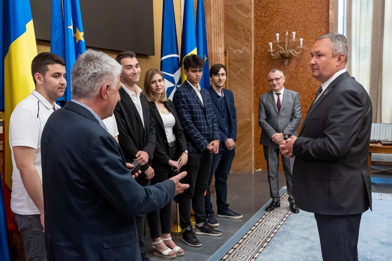 Ciucă, mesaj pentru olimpicii României la matematică, după ce au câștigat aurul: E responsabilitatea noastră să generăm un sistem de promovare bazat pe merit și valoare profesională