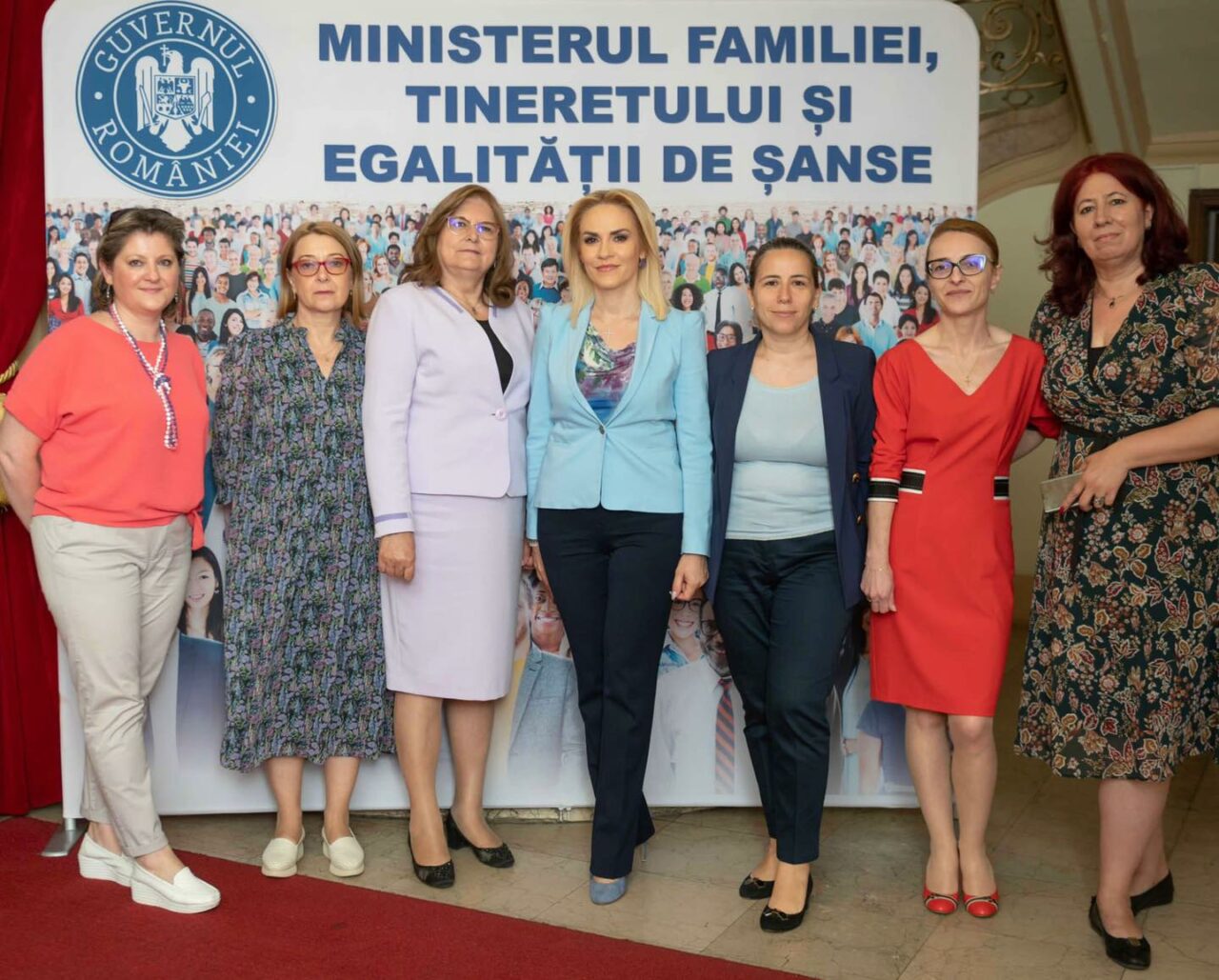 Gabriela Firea, egalitatea de șanse și statul modern: ”Rolul femeilor în societate poate fi mai mult decât să îngrijească copiii și familia”