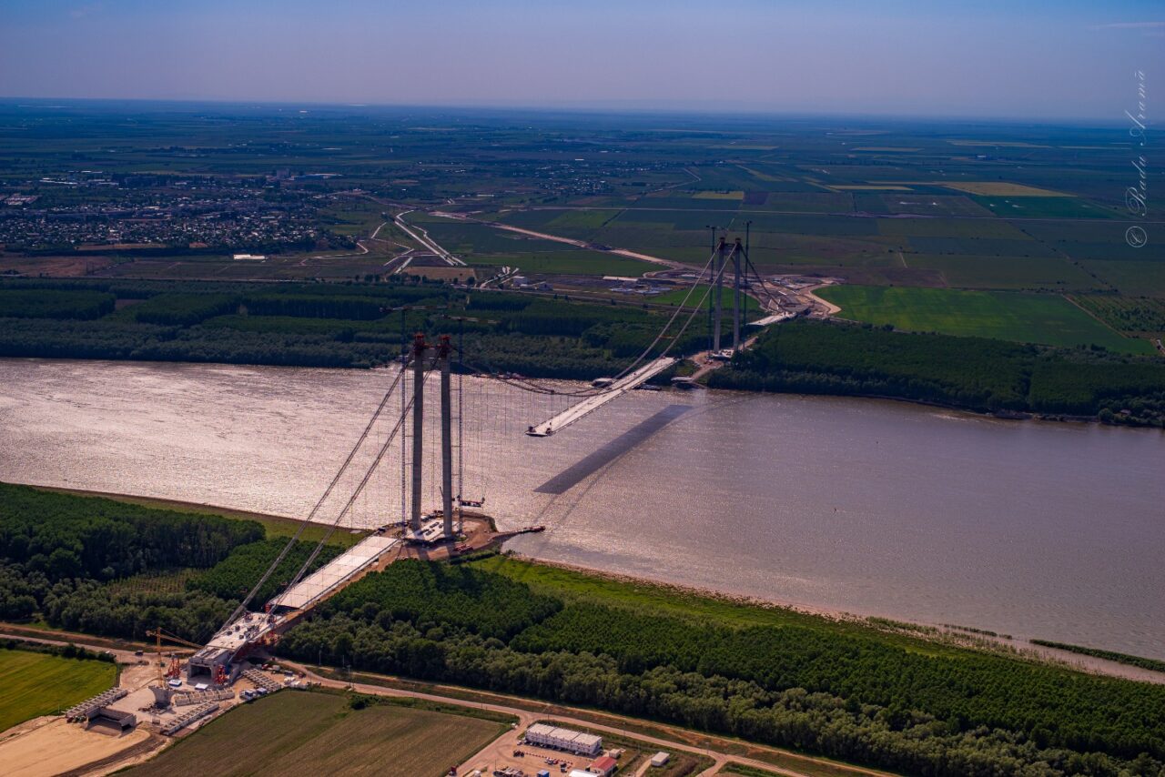 GALERIE FOTO | Imagini spectaculoase cu cel mai mare pod din România și al treilea din Europa. „Golden Gate” de Brăila a prins contur