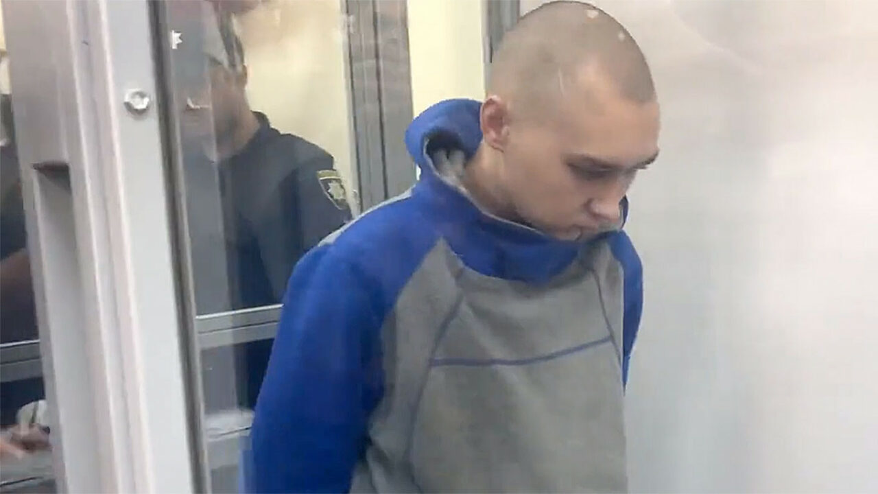 Un soldat rus de 21 ani, primul militar care va fi judecat pentru crime de război în Ucraina. Riscă să fie închis pe viață