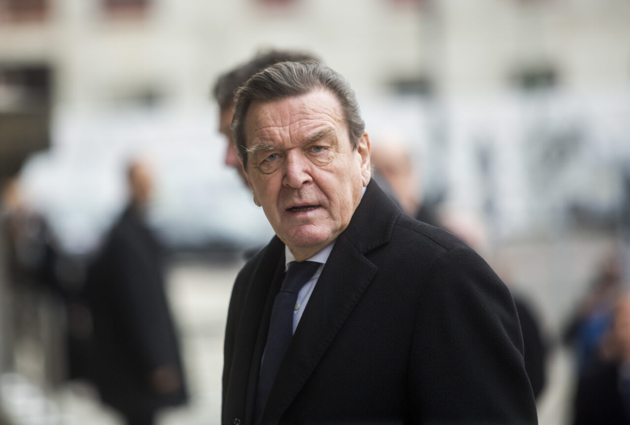 Fostul cancelar al Germaniei a fost privat de privilegiile funcției pe care le deținea. Gerhard Schröder este considerat un apropiat al președintelui rus, Vladimir Putin