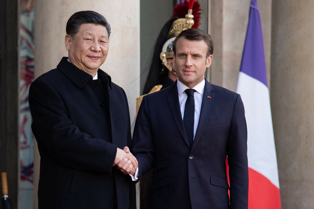 Xi Jinping și Emmanuel Macron au discutat despre războiul din Ucraina. Președintele Chinei i-a spus omologului său francez că securitatea continentului european trebuie să aparțină țărilor UE