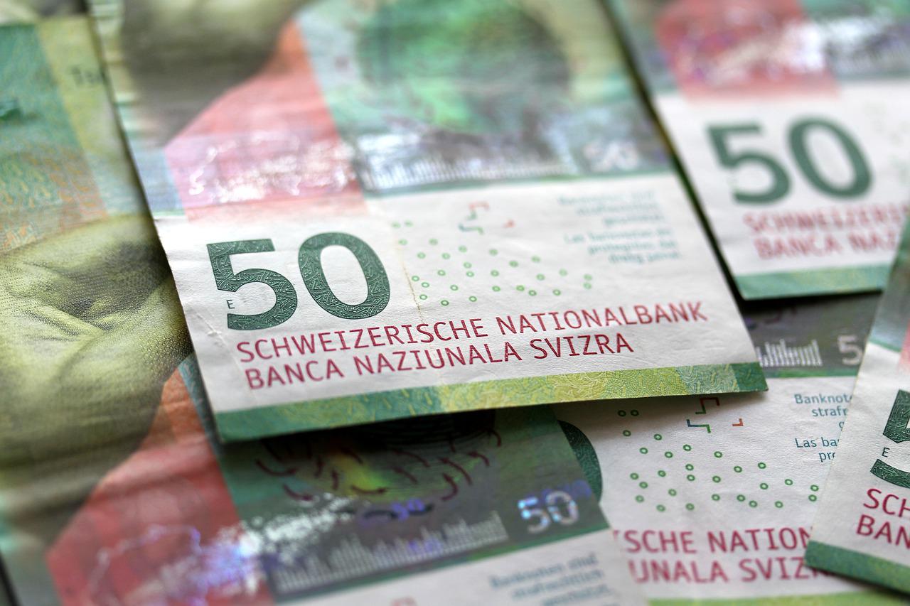 Elveția a început să ridice din sancțiunile care le fuseseră impuse oligarhilor ruși