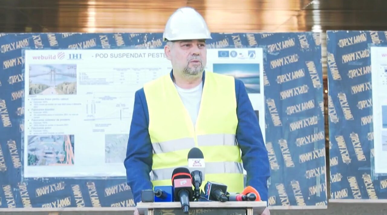VIDEO | Marcel Ciolacu rememorează cum a fost semnat contractul pentru podul suspendat peste Dunăre. „Am fost chemaţi de conducerea superioară de partid, înfieraţi proletar”