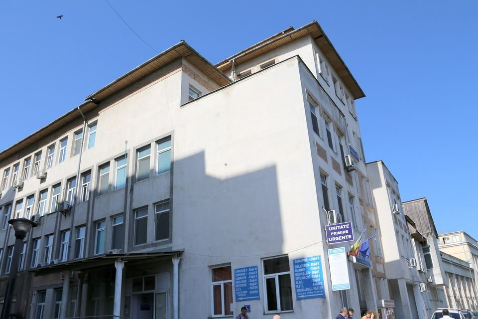 Un pacient al Spitalului de Urgență din Târgu Jiu a căzut de la etajul 3 și a murit pe loc