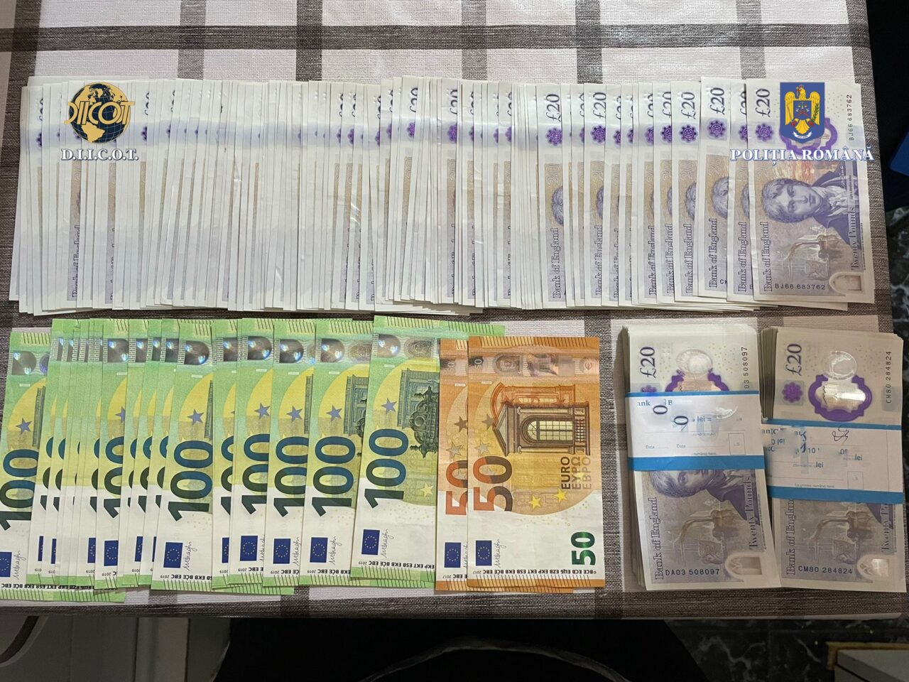 DIICOT audiază 11 persoane în dosarul privind retragerea ilegală a 70 milioane lei din conturile unei bănci. Procurorii detaliază cum a operat presupusul grup infracțional