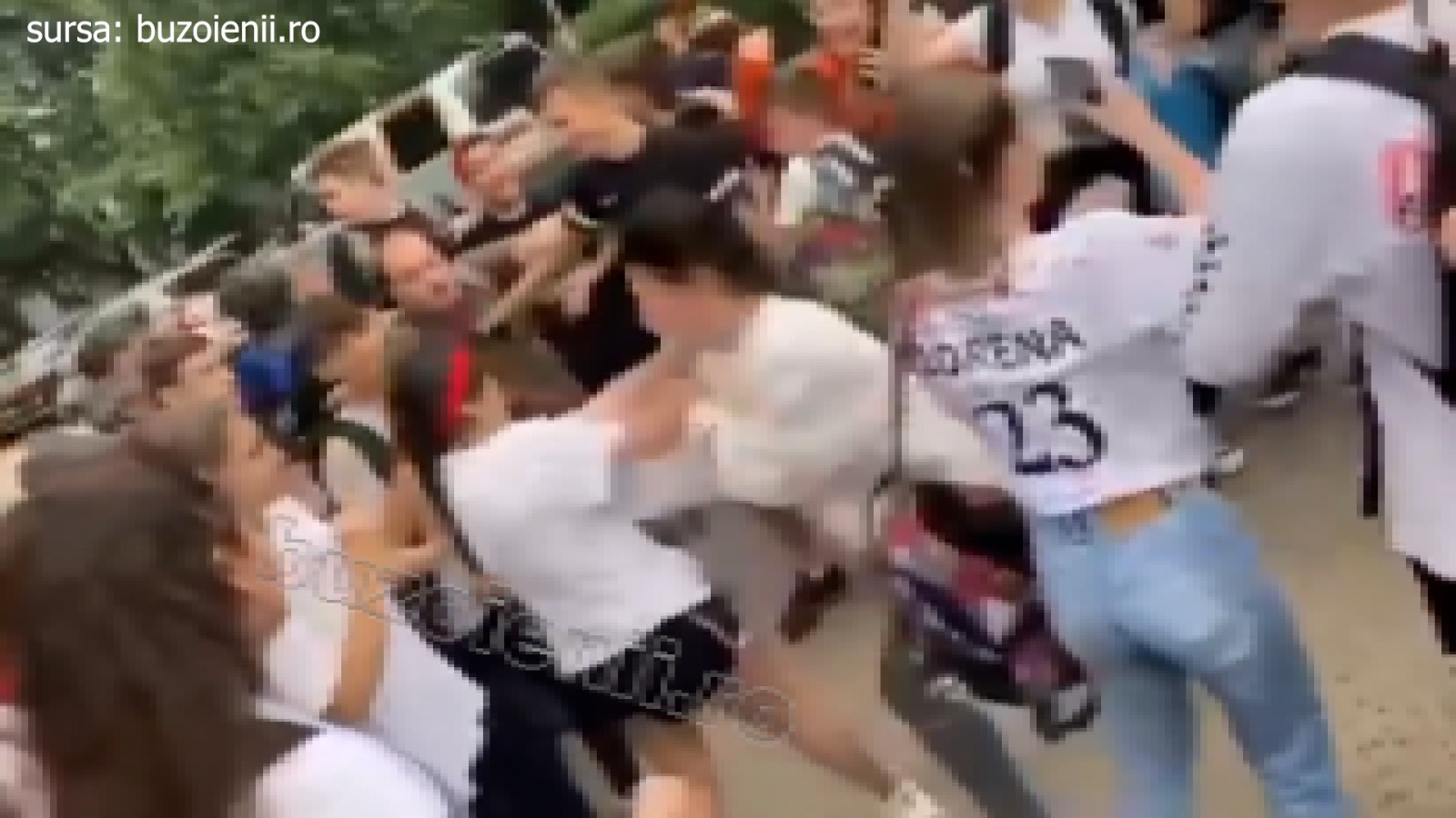 pic beneficiu Palat  VIDEO | Bătaie între două eleve din Buzău. Imagini șocante cu fetele, care  sunt încurajate de colegi
