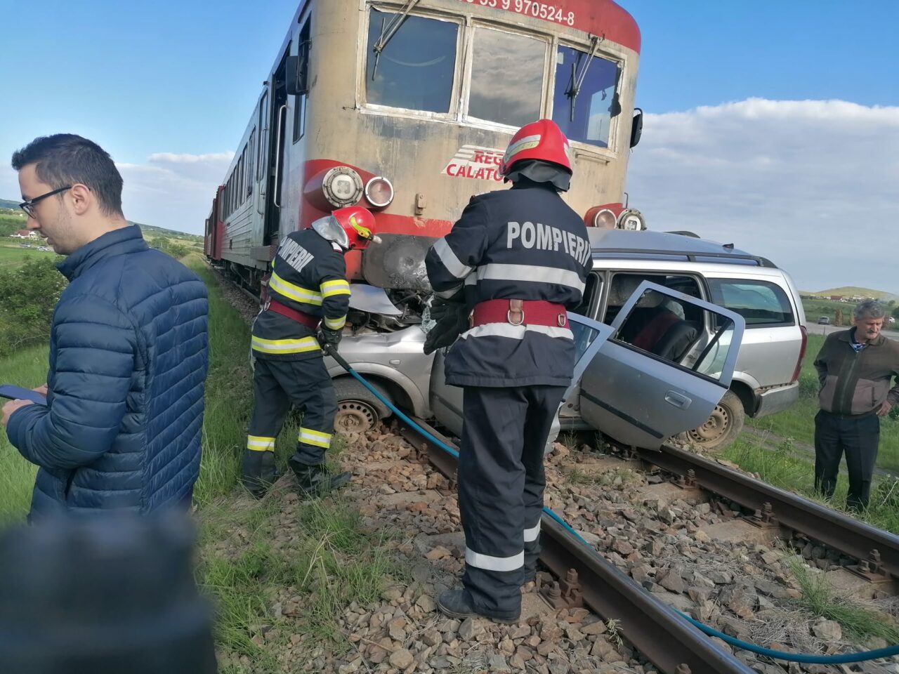 Mașină lovită de tren în județul Iași. Șoferul autoturismului a murit