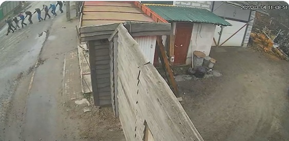 VIDEO | Cea mai clară dovadă că trupele ruse au executat civili în Bucha: Nouă bărbați au fost uciși, după ce, anterior, au fost încolonați de soldații lui Putin