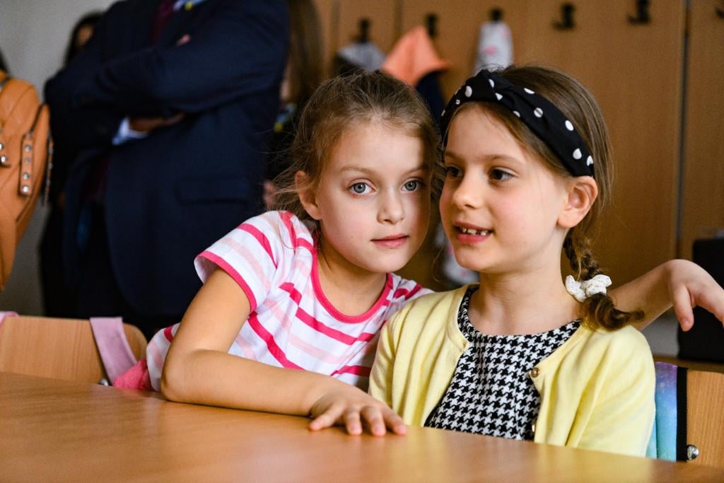 Aproape 2.400 de copii ucraineni sunt înscriși în școlile și grădinițele din România. Câți refugiați au tranzitat țara de la începutul războiului