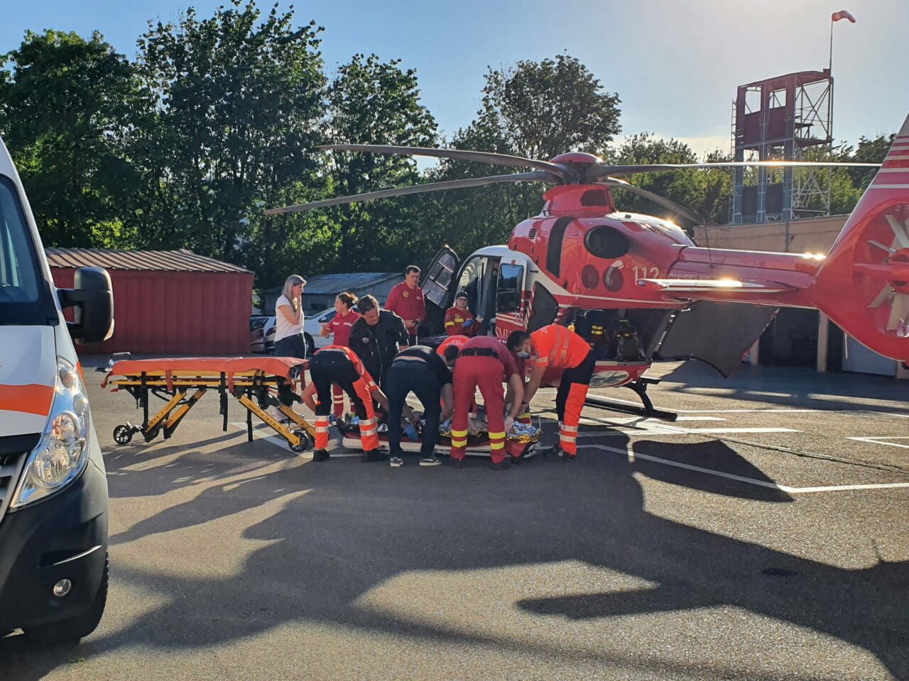 Explozie puternică la o casă din Iași. O femeie a murit, iar un bărbat a fost grav rănit