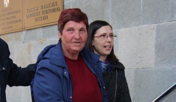 O suceveancă de 74 de ani a fost trimisă în judecată după ce a sedat și furat o femeie de 89 de ani. Anterior, ea a jefuit mai mulți bărbați pe care i-a agățat în gări
