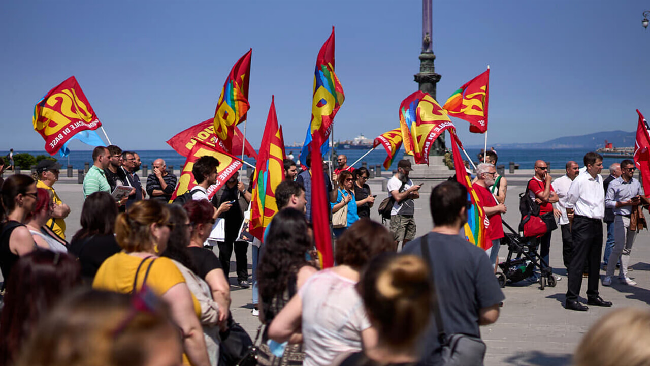 O firmă din Italia îşi concediază angajaţii şi se mută în România. Muncitorii sunt revoltați și au protestat, mai ales după ce au auzit explicațiile conducerii pentru decizia luată