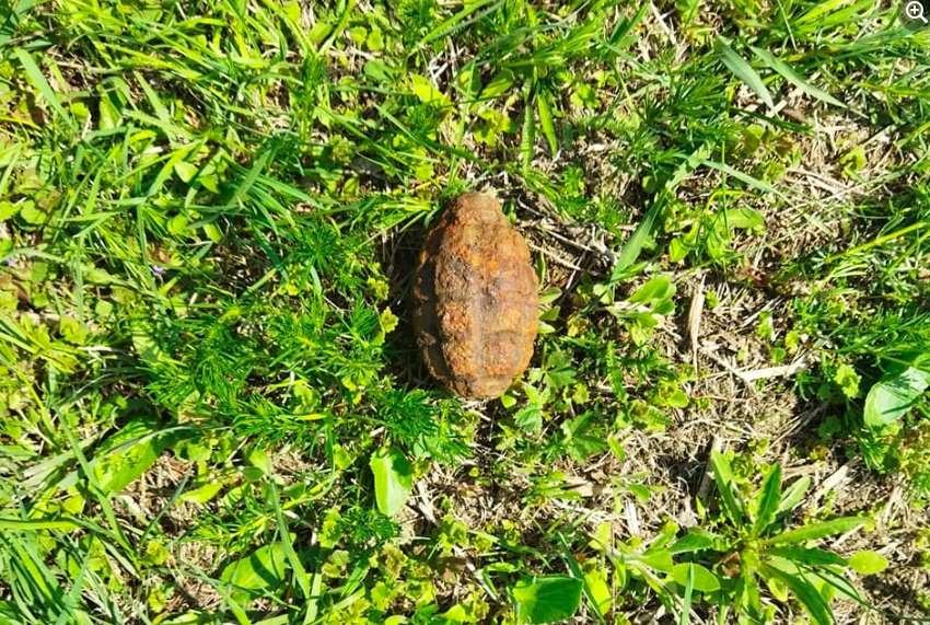 Proiectile explozive și grenade din al Doilea Război Mondial, descoperite la Aeroportul Oradea și în Borș