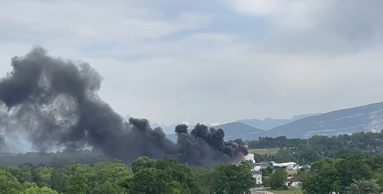 VIDEO. Incendiu uriaș pe aeroportul din Geneva. Zborurile au fost suspendate