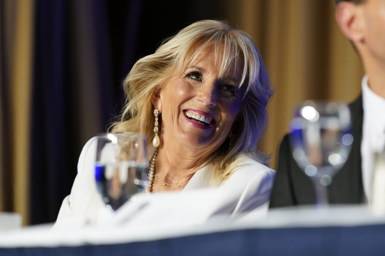 VIDEO. Jill Biden, ovaționată de soldații americani. Ketchup-ul, noua „revoluție” de la baza aeriană Mihail Kogălniceanu. Mesajul primei doamne a SUA: FOOD IS LOVE
