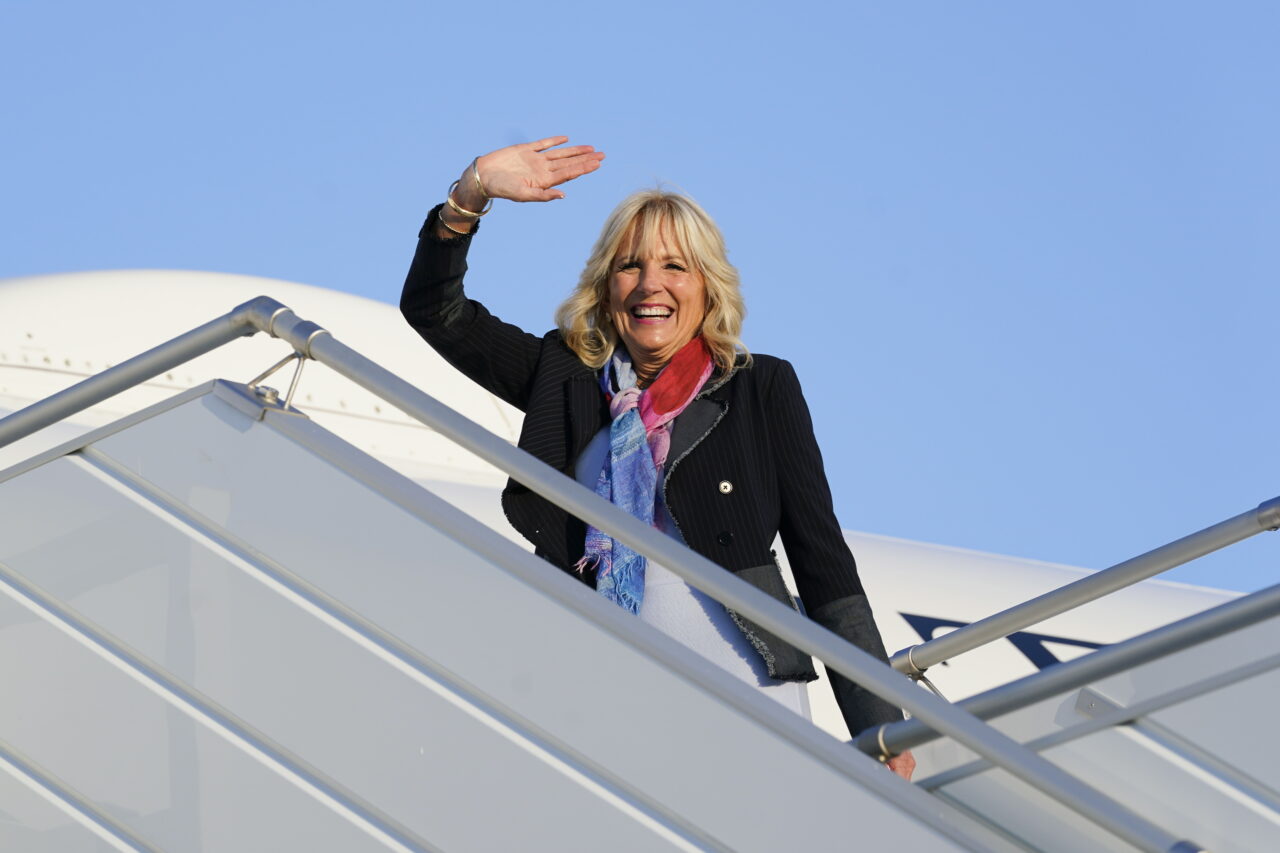 Prima Doamnă a SUA, Jill Biden, s-a întâlnit cu Olena Zelenka, soția președintelui Zelenski în vestul Ucrainei