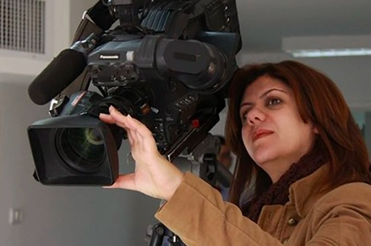 O jurnalistă de la Al-Jazeera, ucisă în timpul unei transmisiuni în direct