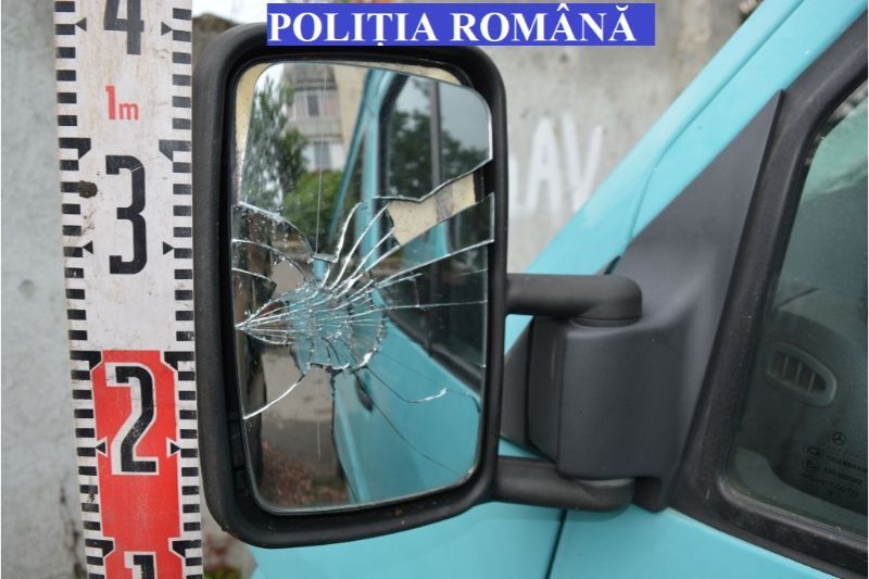 Un bărbat băut a distrus aproape 60 de mașini într-un cartier din Brașov, după ce petrecuse toată noaptea într-un club. Nu a „ratat” niciun autoturism, în drum spre casă