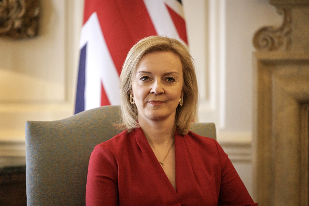 Liz Truss: Putin se umilește pe scena internațională. Sancțiunile trebuie să rămână în vigoare până când toate trupele ruse vor părăsi Ucraina