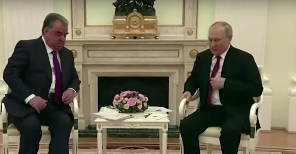 VIDEO | Putin, la capătul puterilor? Gestul bizar făcut de liderul rus în timpul unei întâlniri oficiale