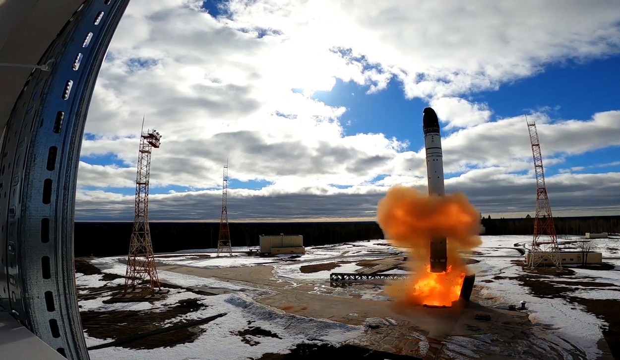 Directorul general al agentiei spaţiale Roscosmos, Dmitri Rogozin: Rusia intenţionează să pună în funcţiune aproximativ 50 de noi rachete balistice intercontinentale Sarmat