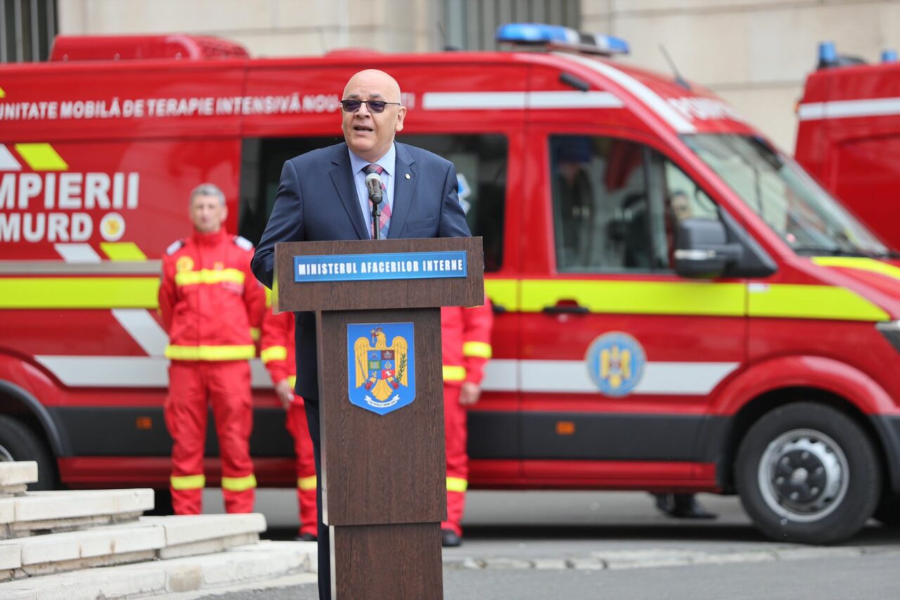 Vor fi amplasate aproape 400 de DEFIBRILATOARE în mall-uri, aeroporturi, gări și clădiri de birouri. Precizările șefului DSU, Raed Arafat