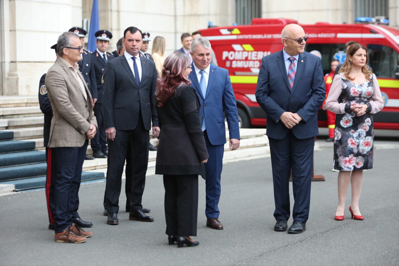 Ministrul de Interne afirmă că Parchetul General a deschis o anchetă după ce sub scaunul lui Raed Arafat a fost descoperit un microfon