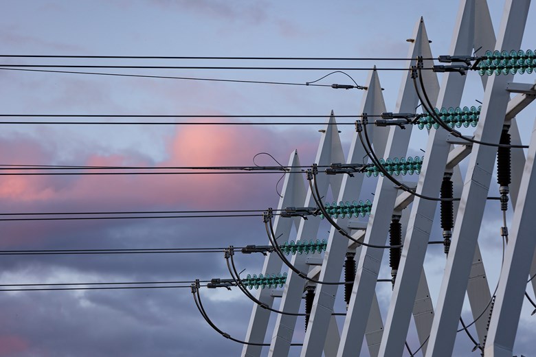 Rușii au oprit exportul de electricitate spre Finlanda, după ce statul nordic și-a exprimat intenția de a adera la NATO. Cum se descurcă locuitorii