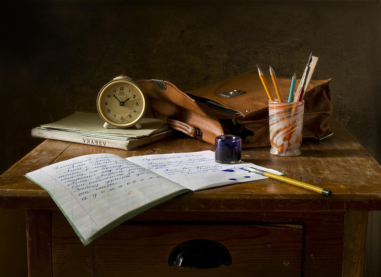 Profesorii care dau meditații, vizați de ANAF. Statul vrea ca dascălii să-și declare veniturile și să aibă casă de marcat