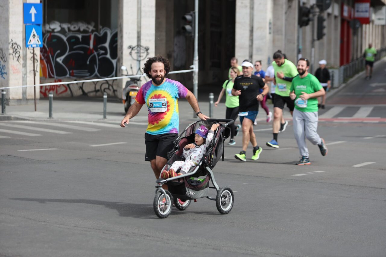 FOTO – VIDEO | Mii de alergători au participat, duminică, la Semimaratonul București