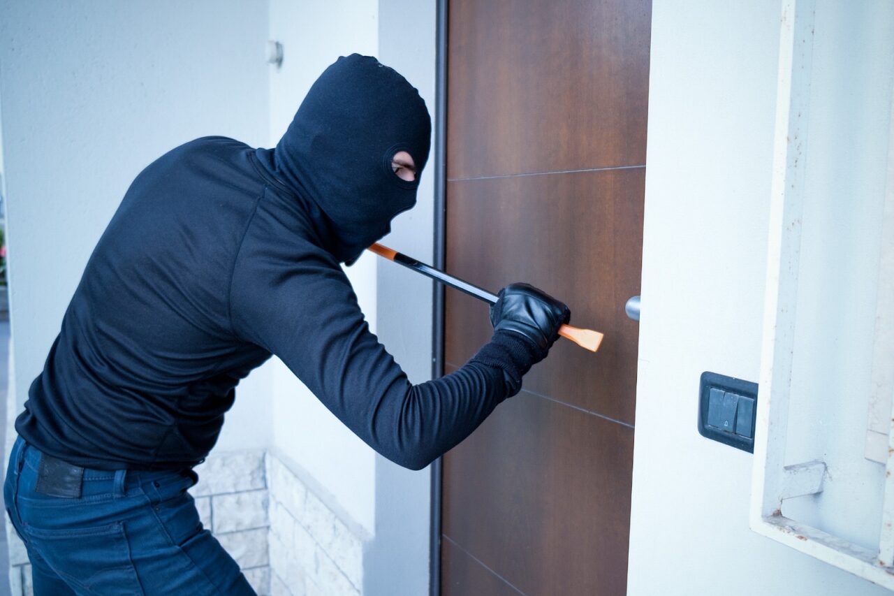 EXCLUSIV | Refugiații ucraineni care spărgeau case în București foloseau o „cheie mincinoasă”. Ce explicații au dat hoții în fața polițiștilor din România