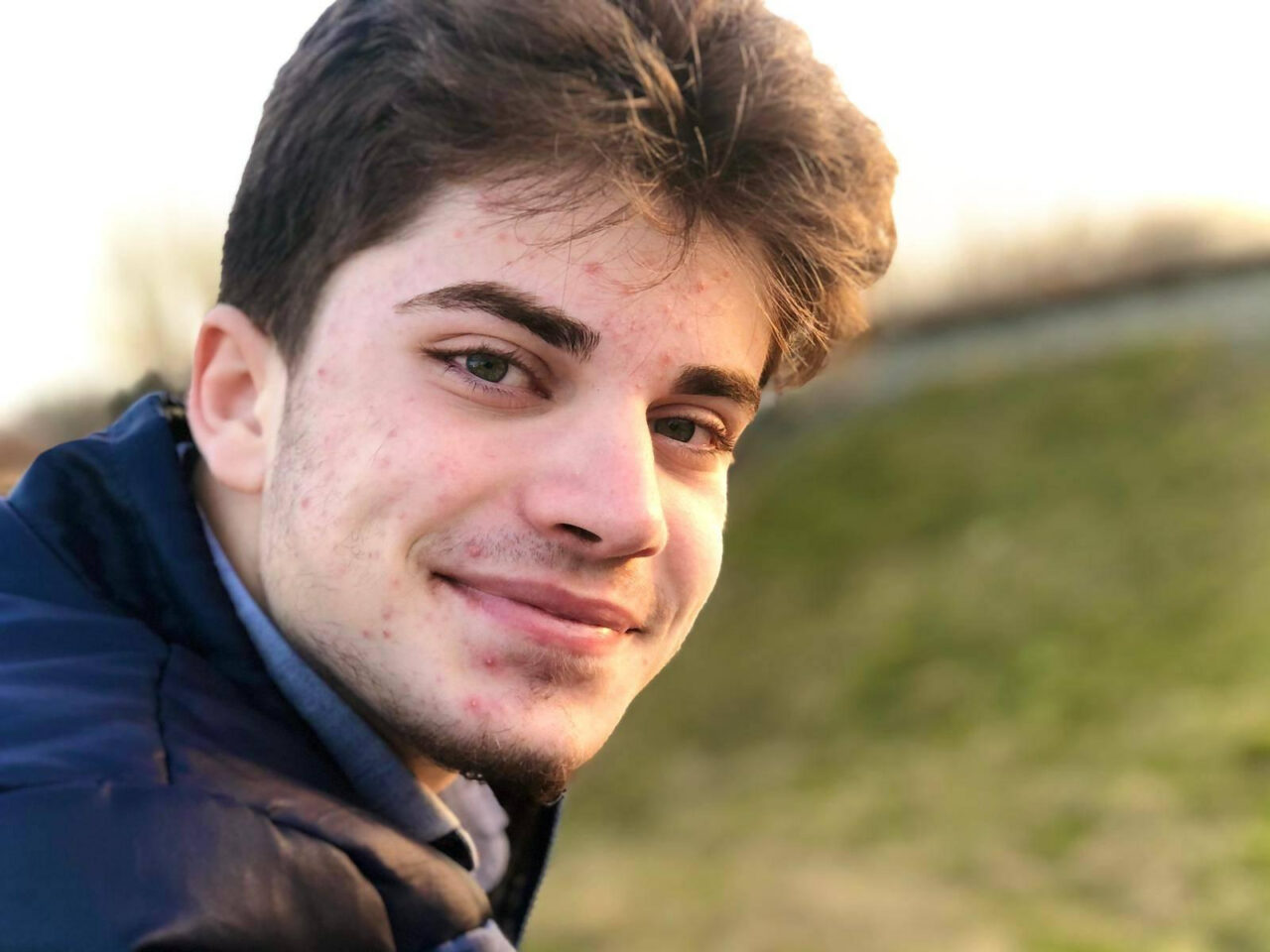 Unul dintre cei doi elevi de 10 la Bac din Sibiu: „Chiar cred că suntem copii inteligenți și valoroși cu toții”. Carmen Iohannis i-a fost dirigintă