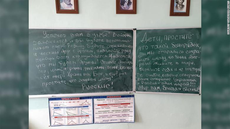 Mesaj din partea soldaților ruși pentru copiii ucraineni, după ce le-au distrus școala: „Trăiți în pace, aveți grijă de voi și nu repetați greșelile făcute de înaintașii voștri!”