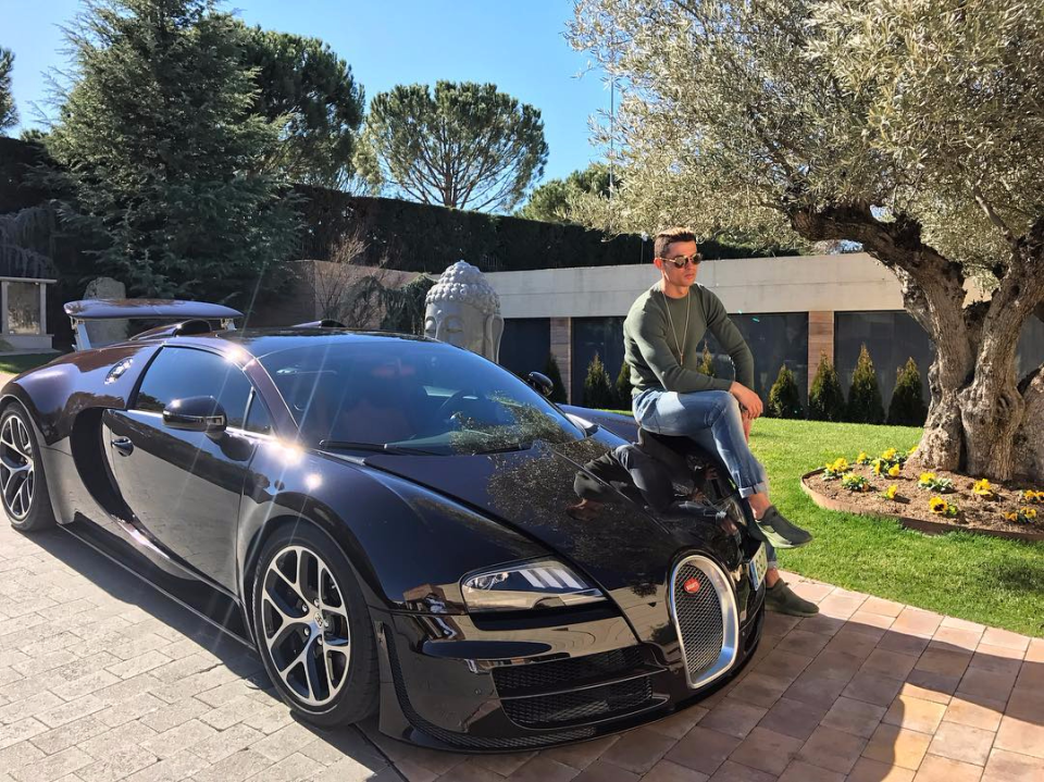 Bugatti Veyron-ul de 1,7 milioane de lire sterline al lui Cristiano Ronaldo „s-a izbit de un zid” în Majorca, în timp ce era condus de unul dintre angajații fotbalistului