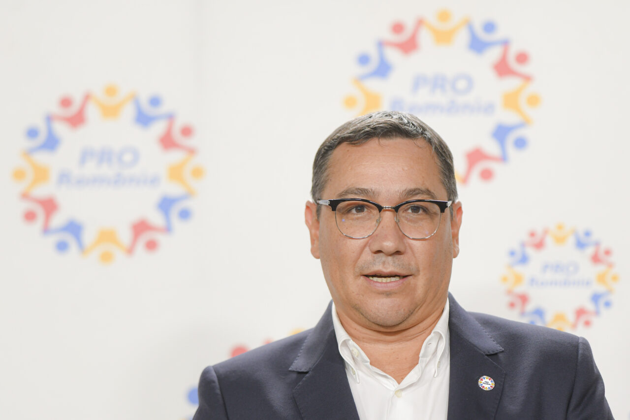 Victor Ponta l-a ironizat din nou pe Klaus Iohannis: „Guardian l-a tăiat din poză. Pur și simplu nu știau cine e. Nu putem să intrăm și noi fără viză în SUA, ca ungurii și croații?”