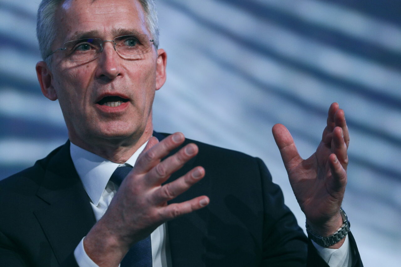 Jens Stoltenberg a îndemnat Grecia și Turcia să-şi rezolve neînţelegerile din Marea Egee pentru a se evita escaladarea tensiunilor