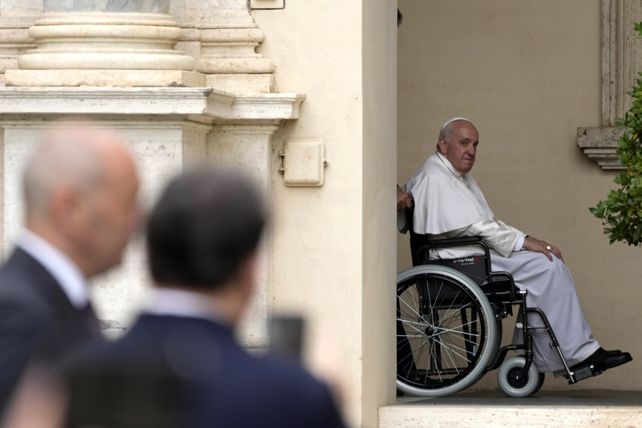 Presa italiană: Papa Francisc ar putea demisiona din cauza problemelor de sănătate cu care se confruntă