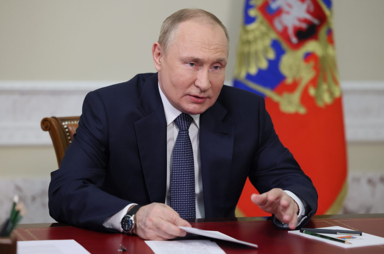 Presa internațională: Vladimir Putin se află în mijlocul unei rețele cu active de peste 4,5 miliarde dolari. Președintelui rus i s-ar fi oferit numeroase palate, iahturi și podgorii