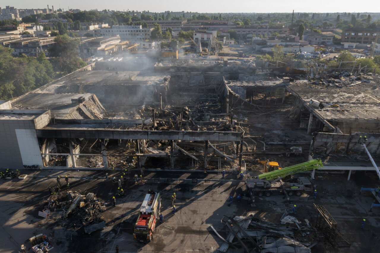 Serviciile de informații britanice susțin că rușii nu intenționau să lanseze o lovitură cu rachete asupra mall-ului din Kremenciuk