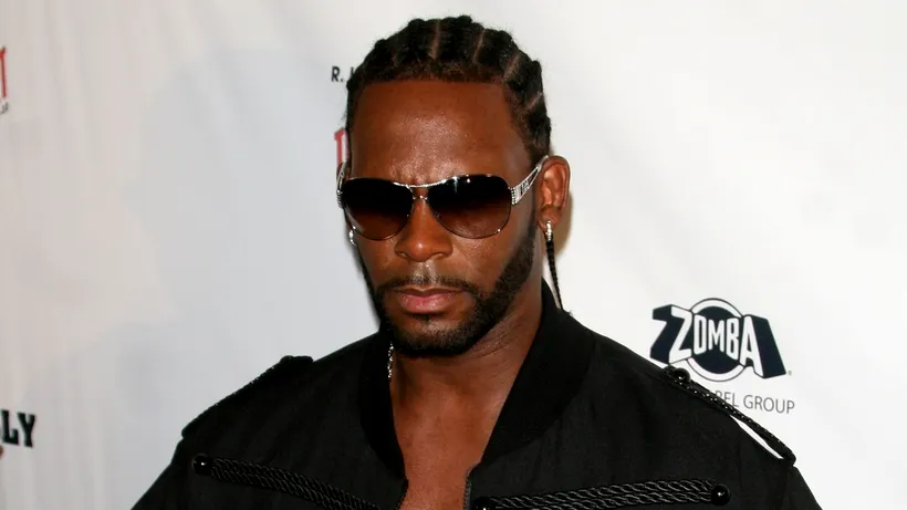 Cântărețul R. Kelly a fost condamnat la 30 de ani de închisoare pentru abuz sexual