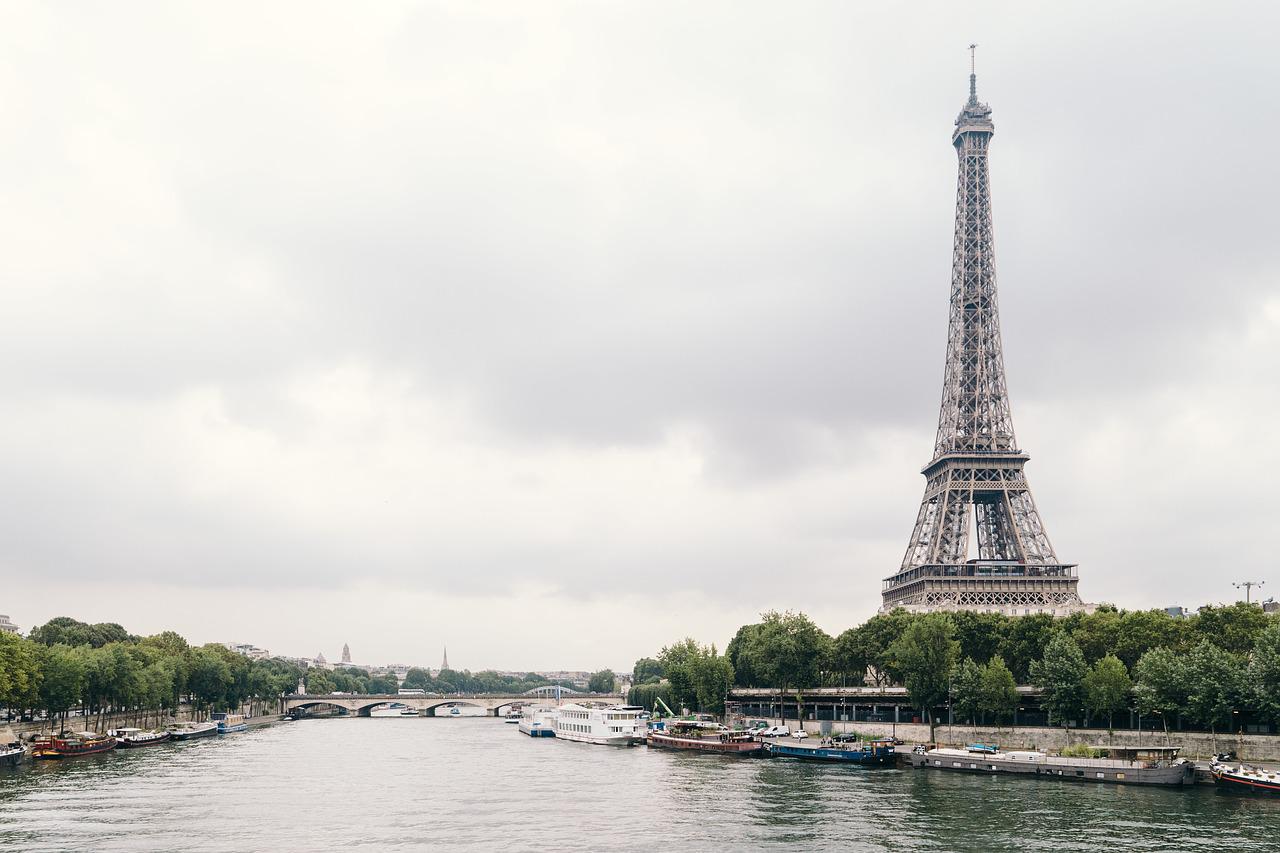 Guvernul francez vrea înscrierea dreptului la avort în Constituţie. „O femeie moare la fiecare nouă minute”