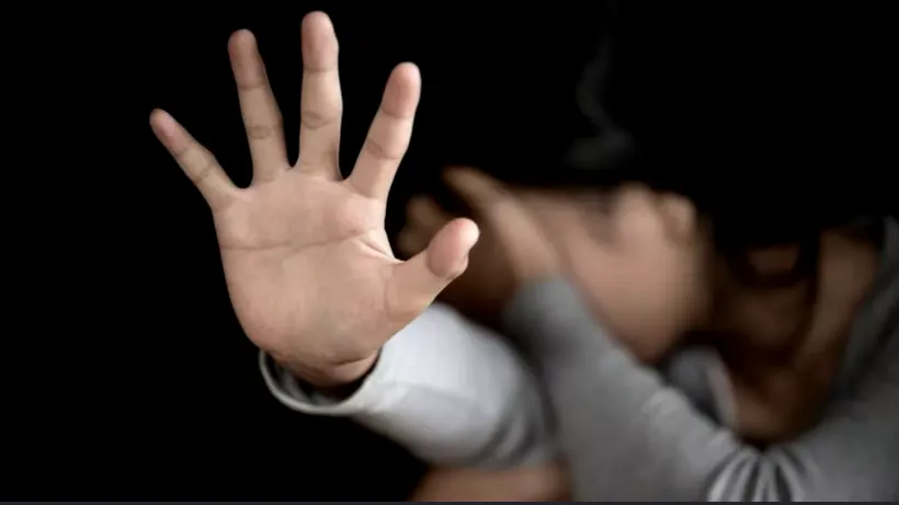 Caz ȘOCANT într-o şcoală din Prahova. O învățătoare a agresat fizic un băiat de 9 ani: „Era grena pe frunte”