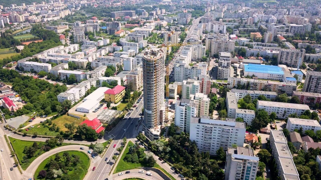 Un bărbat a căzut de la etajul 26 al unui bloc-turn din Cluj-Napoca. Imobilul, cel mai înalt din România, se află încă în construcție