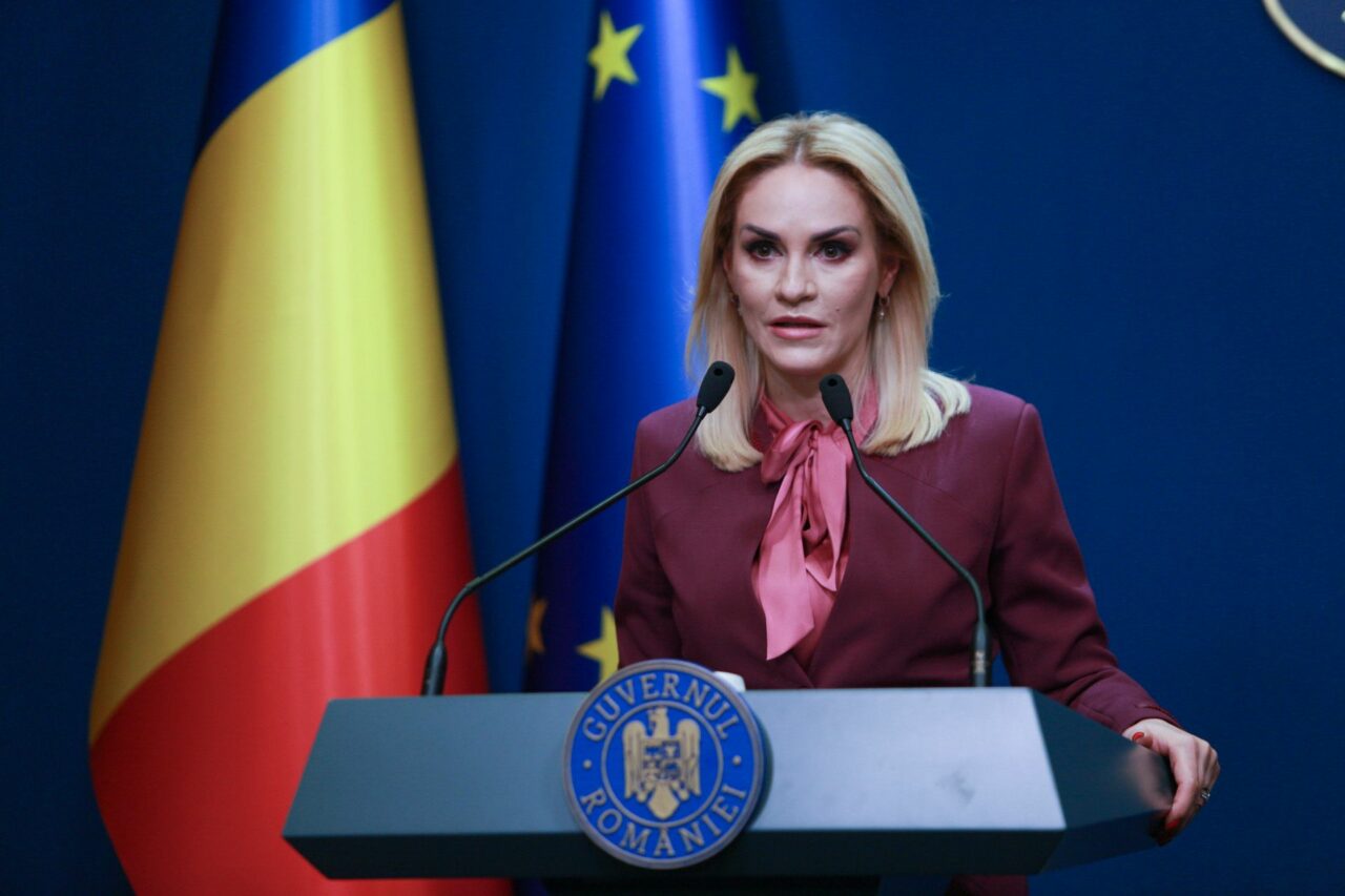 Gabriela Firea îl atacă din nou pe Nicușor Dan, după ce acesta a spus că nu se știe sigur dacă PSD o va susține la următoarele alegeri locale. „Zero profesionalism! Zero caracter!