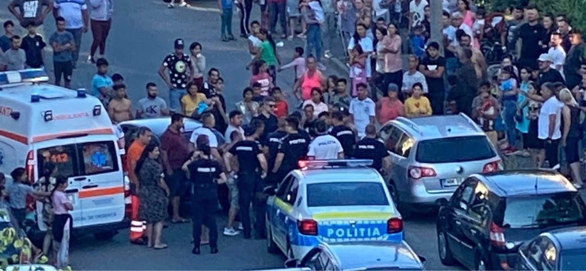 Șoferiță din Baia Mare, la un pas să fie linșată după ce a lovit cu mașina un copil lăsat nesupravegheat