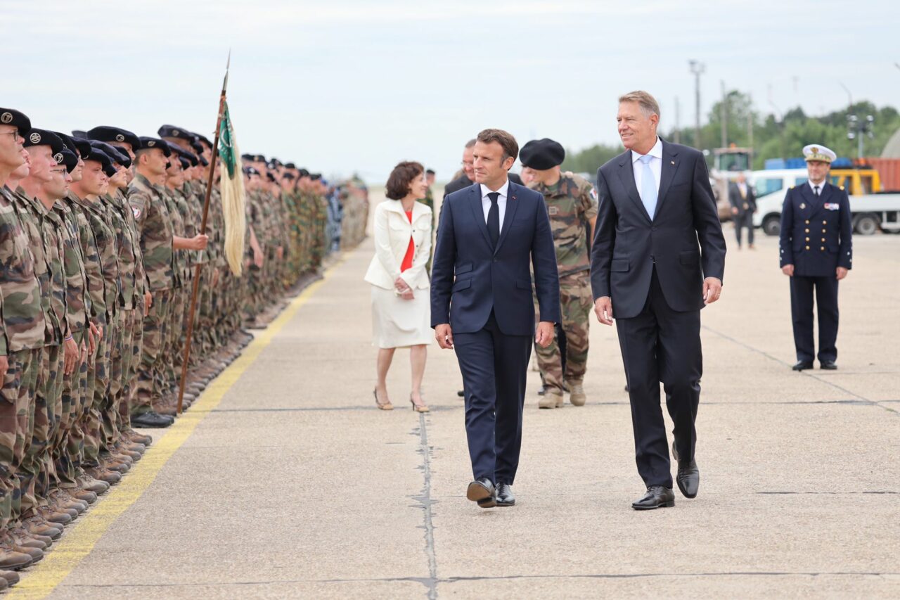 Klaus Iohannis ar putea merge cu Emmanuel Macron la Kiev