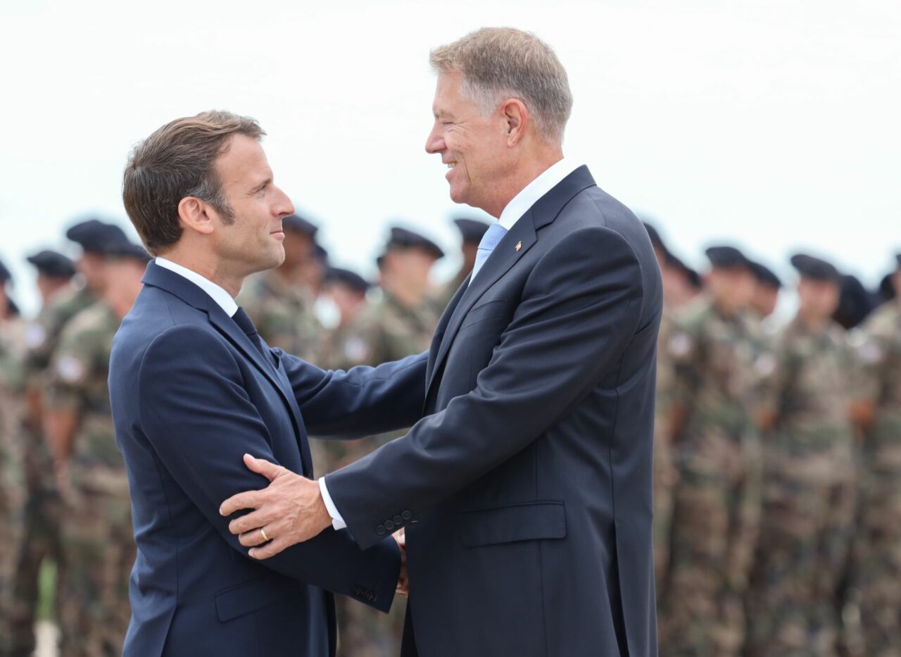 Klaus Iohannis pleacă la Paris, unde se va întâlni cu aliații NATO / Reuniune pe tema războiului din Ucraina