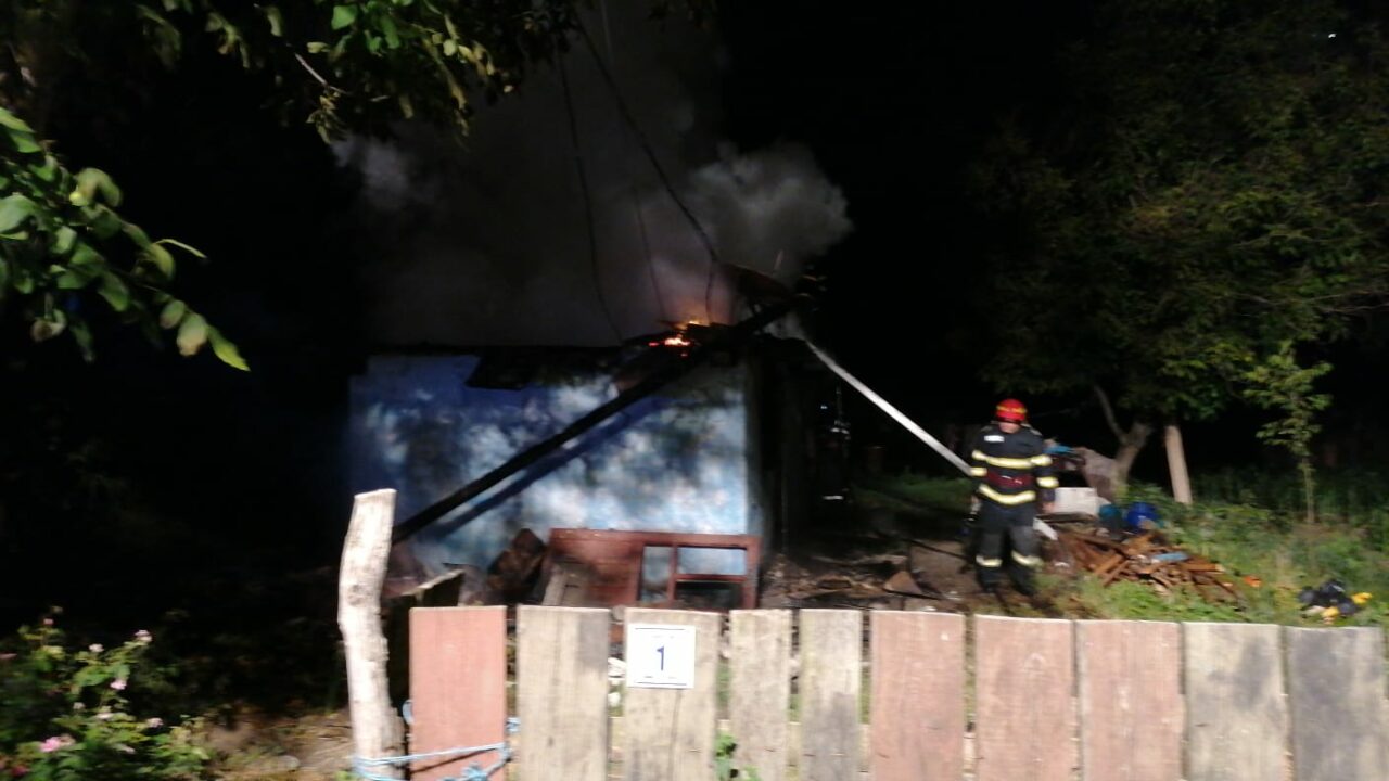 Tragedie la Iași: mamă, fiică și bunică, moarte în urma unui incendiu | FOTO