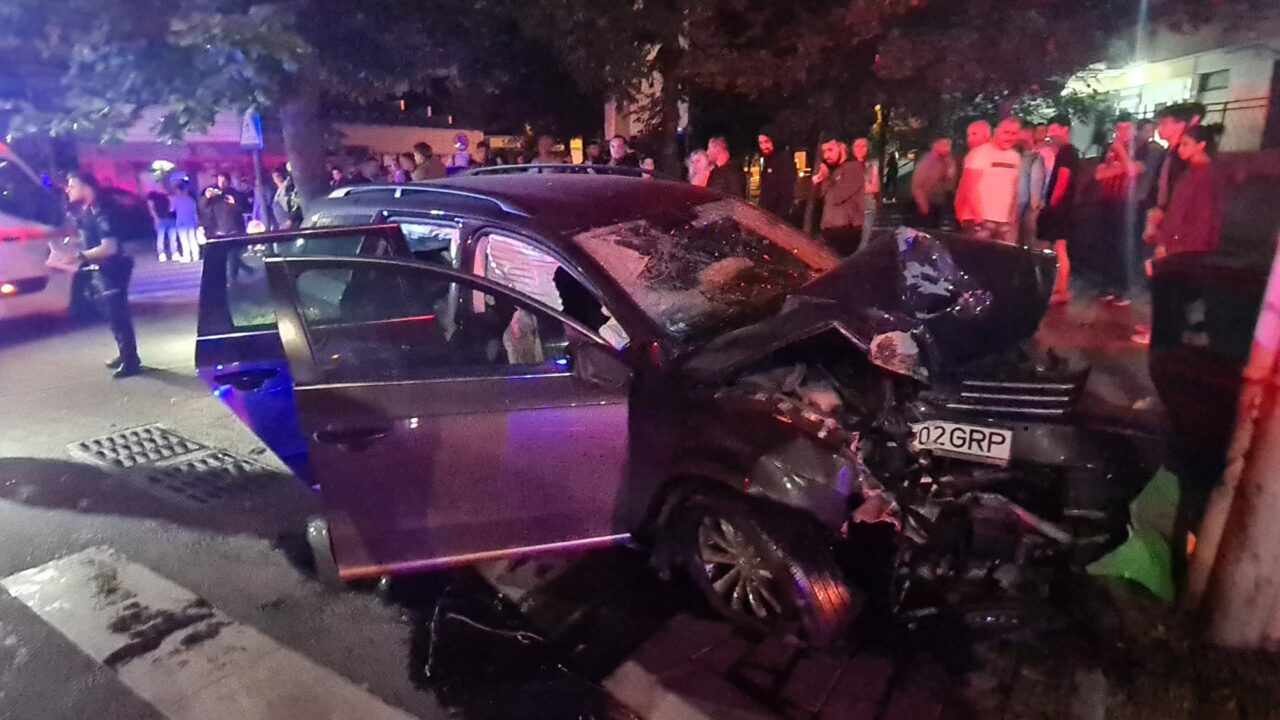 Șoferița aproape de comă alcoolică care și-a distrus mașina într-un stâlp din Iași i-a pus în gardă pe polițiști. Controale ample în weekend în tot județul Iași, au fost testați 1.600 de șoferi